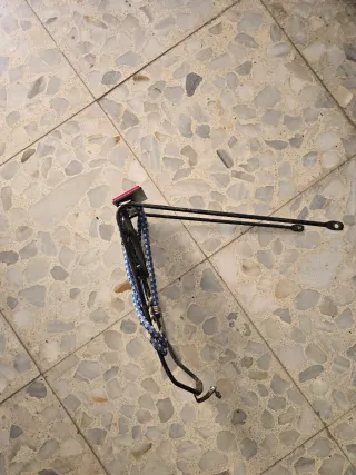 Parrilla de bicicleta negra