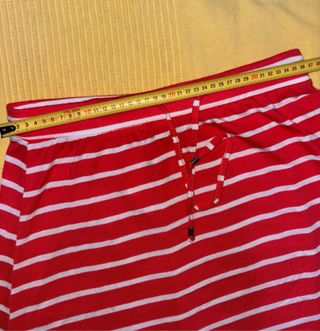 Gonna lunga a righe rosse e bianche pari al nuovo