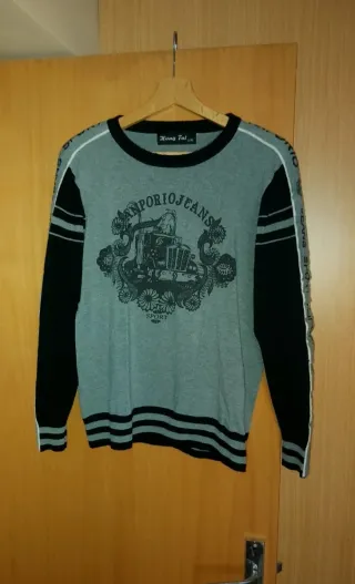 Jersey gris y negro con estampado