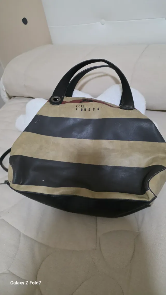 Bolso de hombro CR London rayas beige y negr