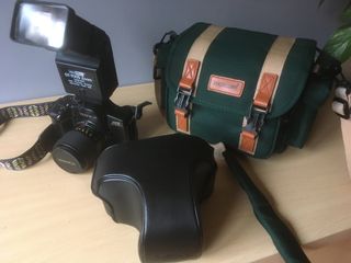 Cámara Yashica 109 con flash y bolso