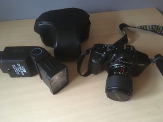 Cámara Yashica 109 con flash y bolso