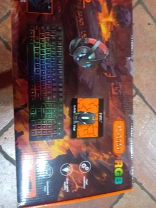 Gaming Foyu Tastiera  Mouse cuffie e tapperino