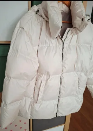 Chaqueta de plumas beige