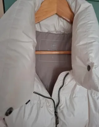 Chaqueta de plumas beige