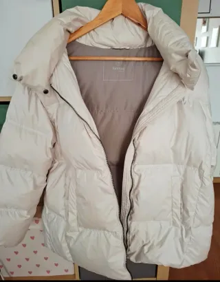 Chaqueta de plumas beige