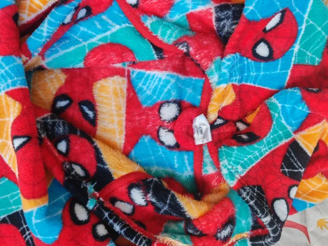 Bata y pijama Spiderman 3_4