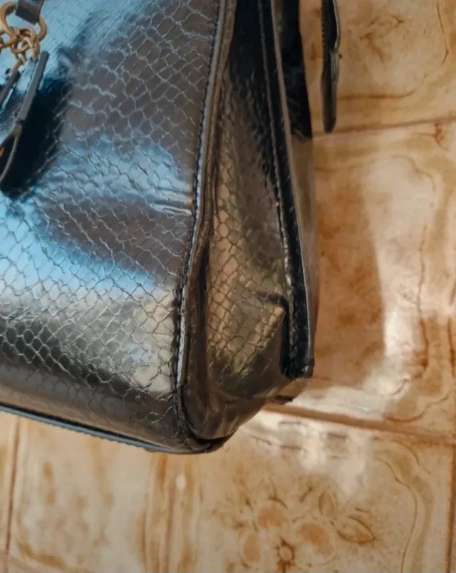 Bolso Guess Negro Piel Serpiente