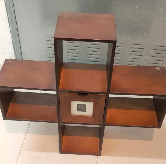 Estantería de pared de madera