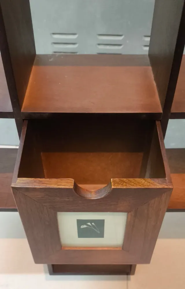 Estantería de pared de madera