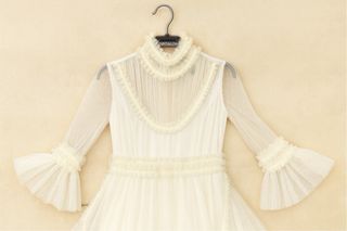 con etiqueta vestido blanco look de fiesta