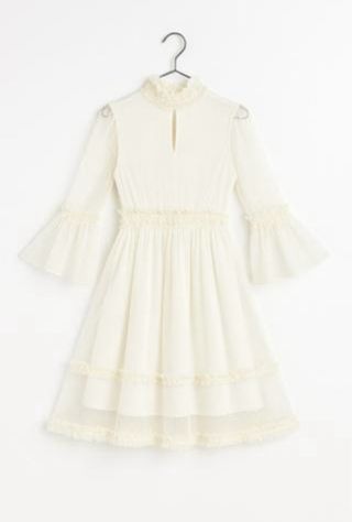 con etiqueta vestido blanco look de fiesta