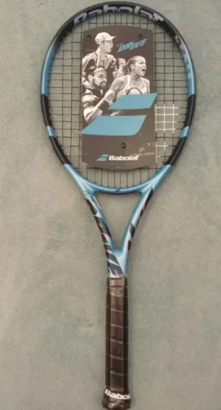 Raqueta tenis Babolat puré Drive 2025 300g grip 2