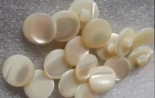 Lote 20 botones nácar- 6 modelos