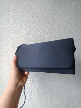 Cartera de mano azul marino