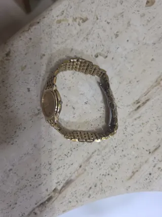 Reloj Seiko Dorado Elegante