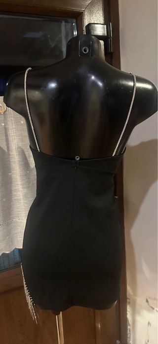 Abito nero con dettagli argento