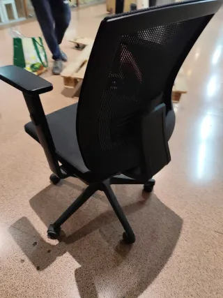Silla de oficina ergonómica negra