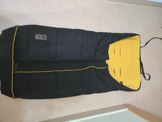 Saco para silla de bebé marca tuc tuc impermeable.