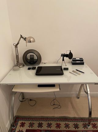 Scrivania in vetro temperato e metallo