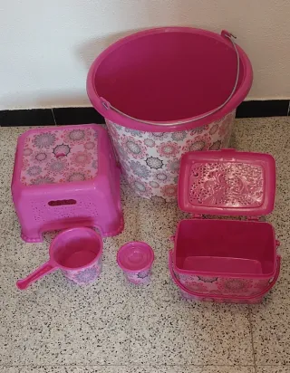 vendo set de baño rosa con cubo y taburete