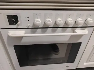 Vitrocerámica redondeada y Horno Teka combinado