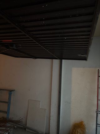 Portón de cochera marrón