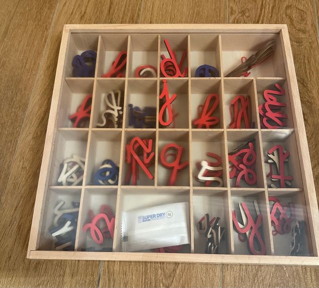 Letras minúsculas de madera