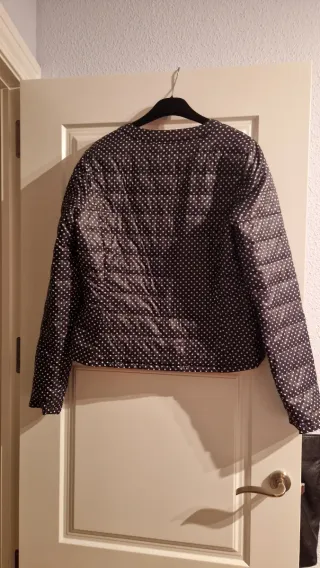 Chaqueta acolchada reversible naranja y negra