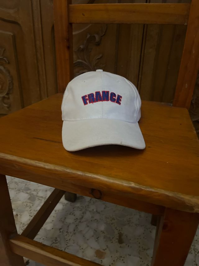 Gorra blanca con bordado FRANCE