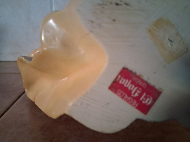 Figura de  mujer con flores