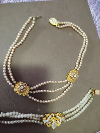 Collar y pulsera de perlas para niña