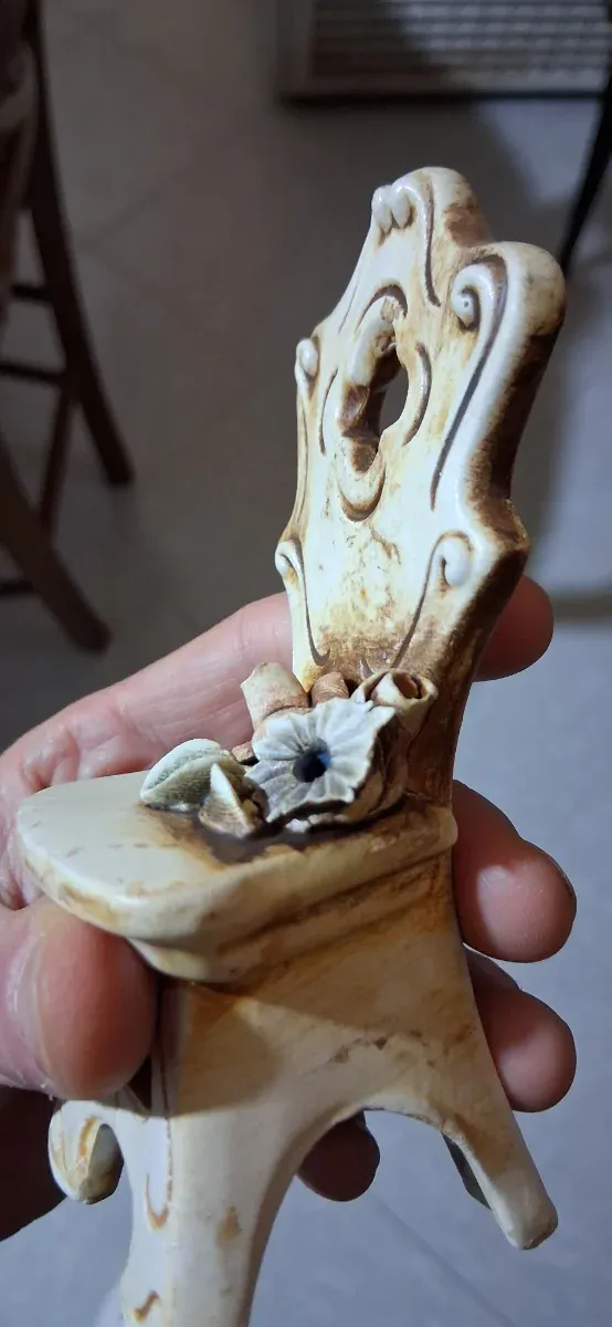 Soprammobile vintage sedia decorata