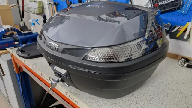 Baúl Givi B47 Blade Tech