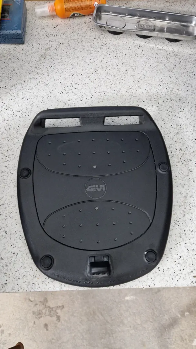 Baúl Givi B47 Blade Tech