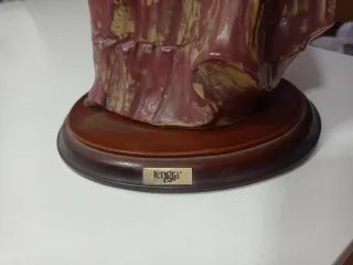 Figura de niña con cántaro