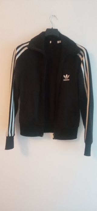 Chaqueta Adidas Negra con Rayas Blancas
