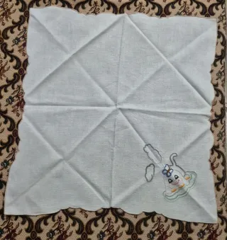 Tovaglietta ricamata con disegno bimbo