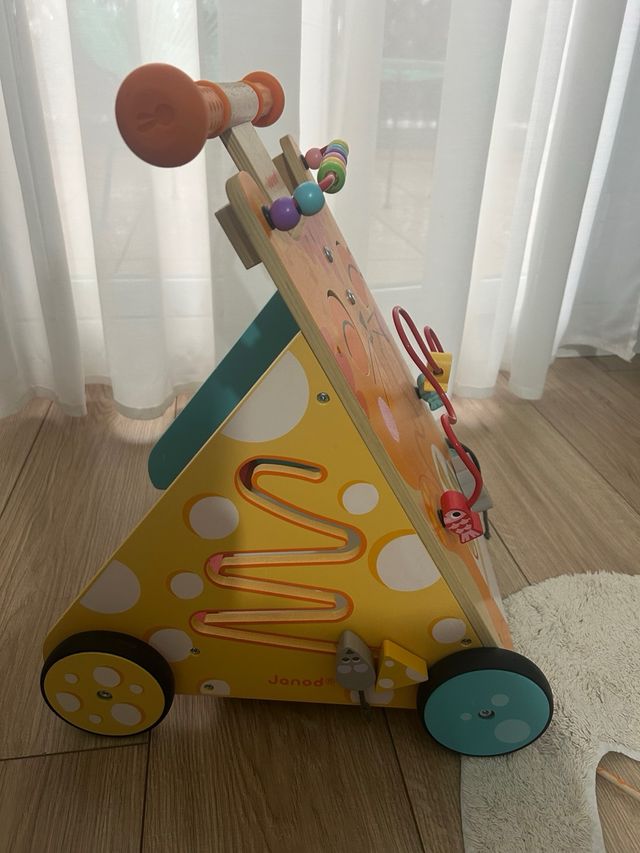 Andador para bebé con actividades