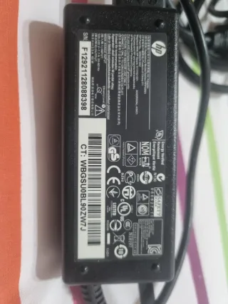 Cargador HP portátil antiguo