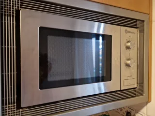 Microondas Balay Acero Inoxidable con rejilla.