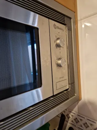 Microondas Balay Acero Inoxidable con rejilla.