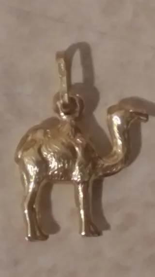 Colgante Camello 18k