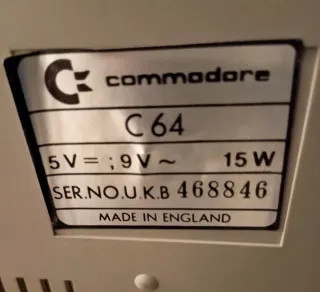 Commodore 64 con juegos y joysticks