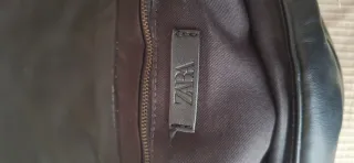 Bolso negro Zara acolchado con cadena