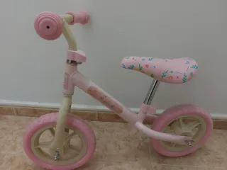 Bicicleta infantil sin pedales rosa