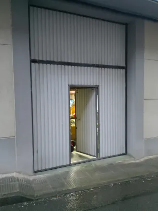 Portón metálico industrial medida 276 x 370