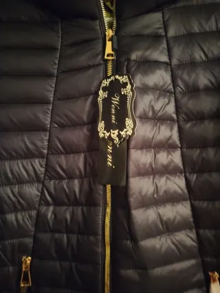 Chaqueta acolchada neopreno con etiqueta