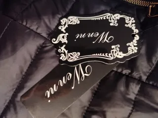 Chaqueta acolchada neopreno con etiqueta