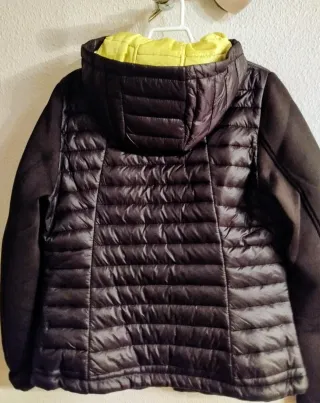 Chaqueta acolchada neopreno con etiqueta